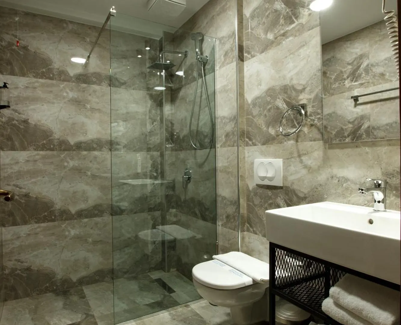 Rose Garden Hotel Gjirokastër
